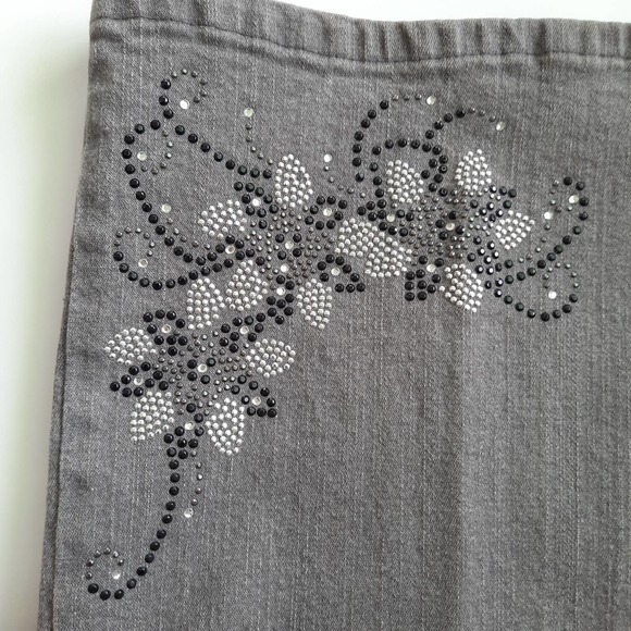 Denim 24/7| Gray High Rise Mom Jeans - Picture 5 of 6